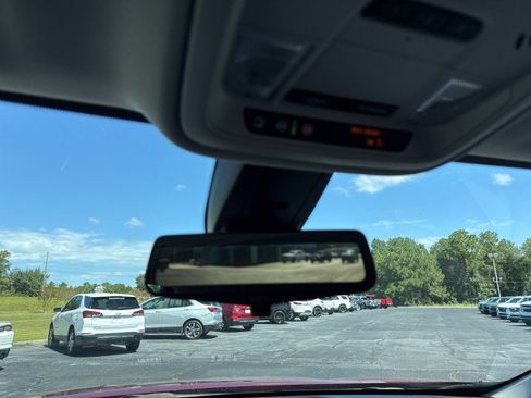 Used 2021 Chevrolet Traverse LT w/ LT Premium Package image 29