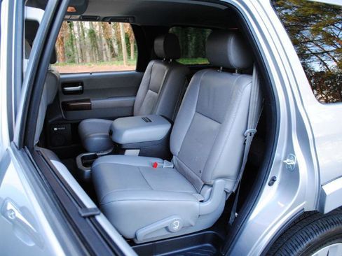 Used 2017 Toyota Sequoia Platinum image 8