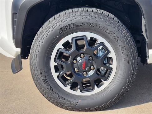 Used 2025 Toyota 4Runner TRD Off-Road image 8