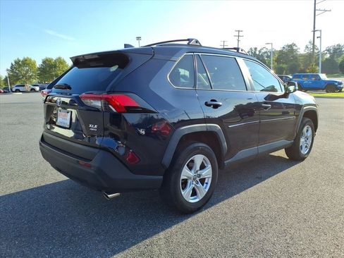 Used 2021 Toyota RAV4 XLE AWD/4WD image 4