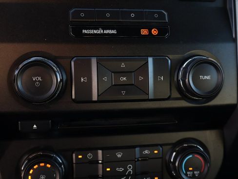 Used 2017 Ford F550 2WD Regular Cab Super Duty image 38