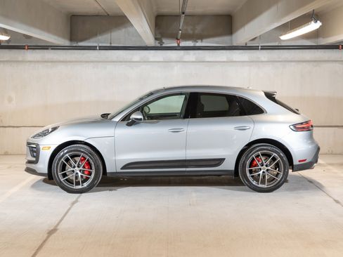 Certified 2023 Porsche Macan S AWD/4WD image 2