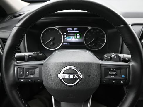 Used 2025 Nissan Rogue SV FWD image 10
