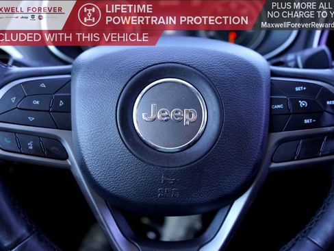 Used 2019 Jeep Cherokee Limited image 12