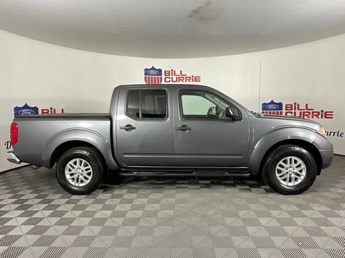 Used 2019 Nissan Frontier SV RWD image 2