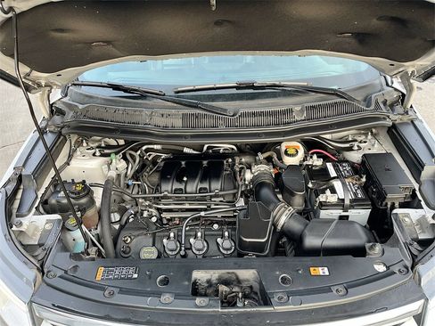 Used 2019 Ford Explorer XLT w/ Equipment Group 202A image 32