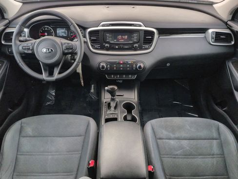 Used 2016 Kia Sorento LX w/ LX Convenience Package image 16