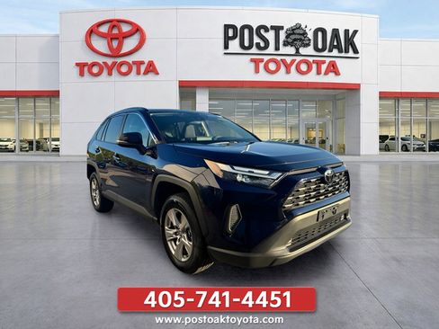 Used 2025 Toyota RAV4 XLE FWD image 12