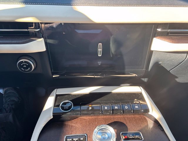 New 2027 Lincoln Navigator Premiere AWD/4WD image 18