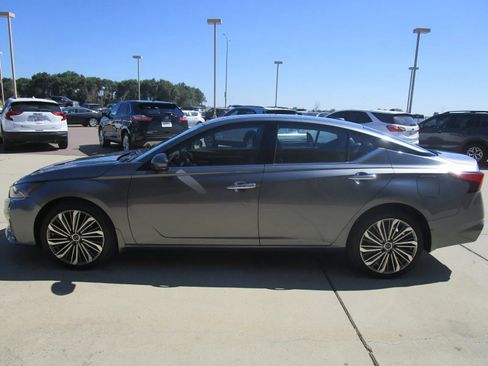 Used 2023 Nissan Altima 2.5 SL AWD/4WD image 6