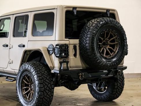 Used 2024 Jeep Wrangler Unlimited Rubicon w/ Technology Group image 47