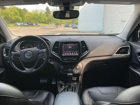 Used 2019 Jeep Cherokee Limited FWD image 2