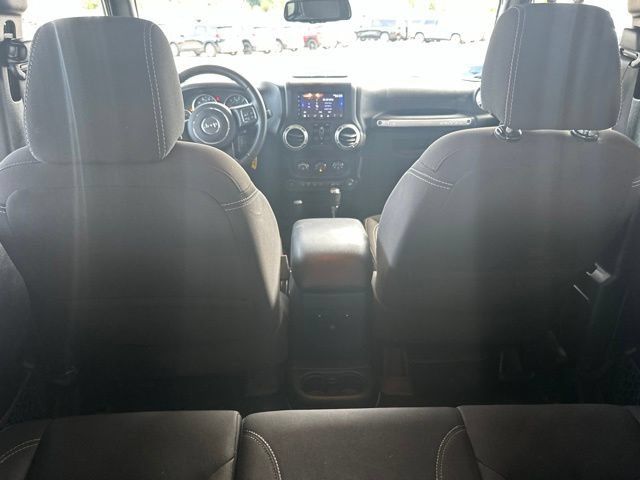Used 2016 Jeep Wrangler Unlimited Sahara w/ Connectivity Group AWD/4WD image 21