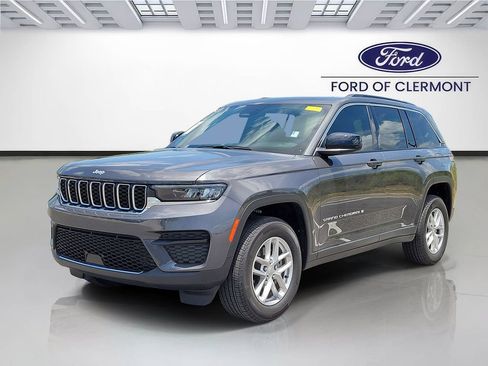 Used 2025 Jeep Grand Cherokee Laredo X RWD image 2