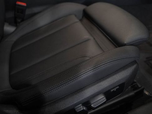 Used 2019 BMW 330i Sedan w/ Driving Assistance Package image 37