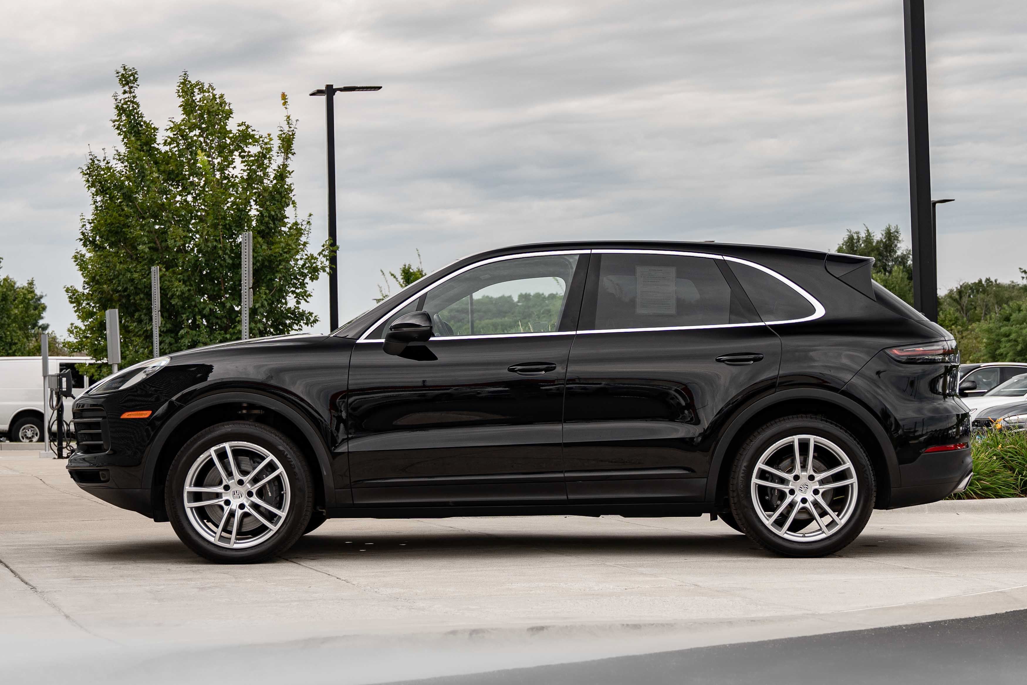 Used 2023 Porsche Cayenne AWD/4WD image 6