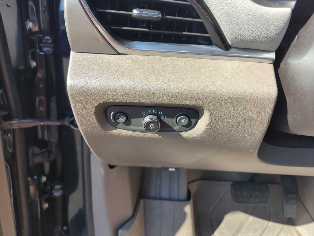 Used 2020 Chevrolet Traverse LT w/ LT Premium Package FWD image 19