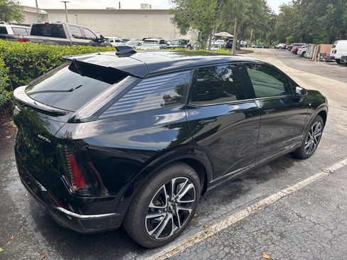 Used 2025 Cadillac Optiq Sport 2 AWD/4WD image 3