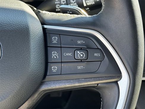 Used 2022 Jeep Grand Cherokee Limited w/ Trailer Tow Prep Group (B) image 23