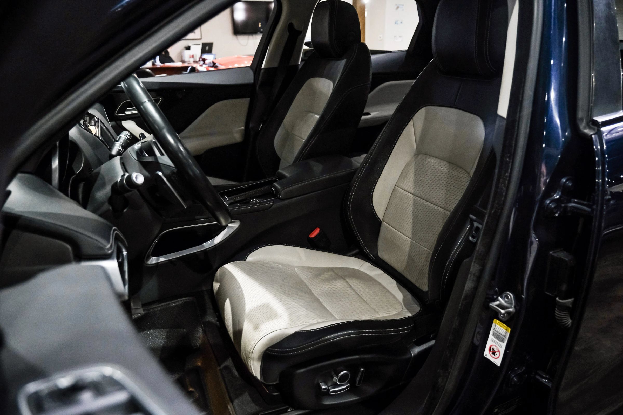 Used 2018 Jaguar F-PACE R-Sport AWD/4WD image 24