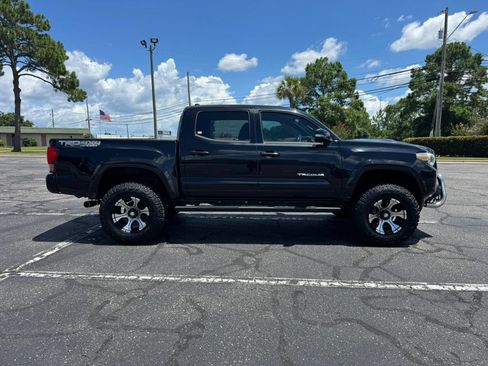 Used 2016 Toyota Tacoma TRD Sport w/ Towing Package AWD/4WD image 5