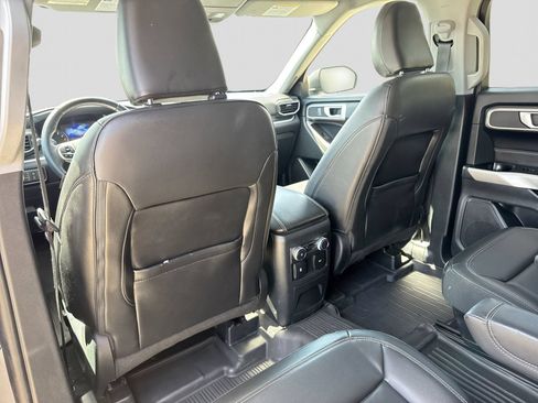 Used 2022 Ford Explorer XLT w/ Equipment Group 202A AWD/4WD image 21