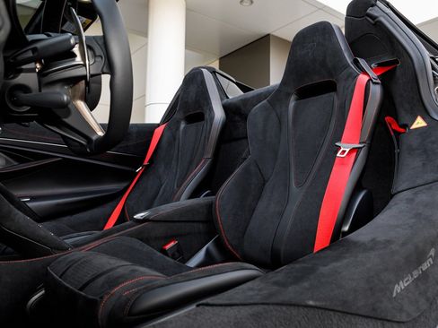 Used 2026 McLaren 750S Spider RWD image 31