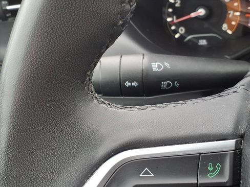 Used 2023 Jeep Compass Limited image 25