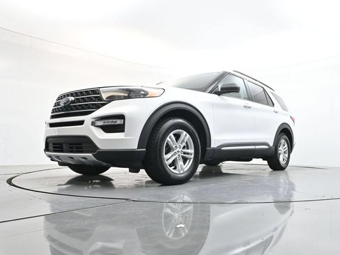 Used 2023 Ford Explorer XLT w/ Equipment Group 202A RWD image 36