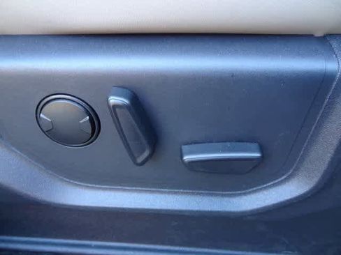 Used 2023 Ford Expedition XLT image 19