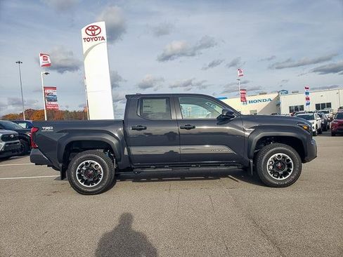 New 2025 Toyota Tacoma TRD Off-Road image 4