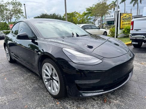 Used 2022 Tesla Model 3 Long Range AWD/4WD image 3