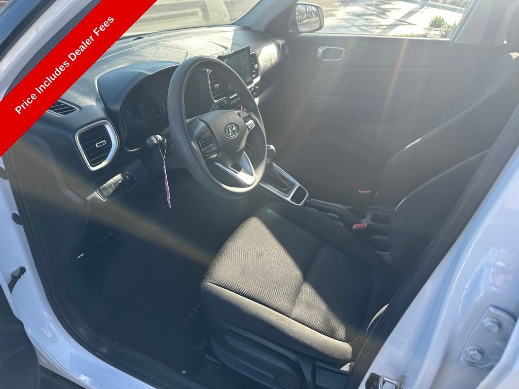 Used 2020 Hyundai Venue SE FWD image 9