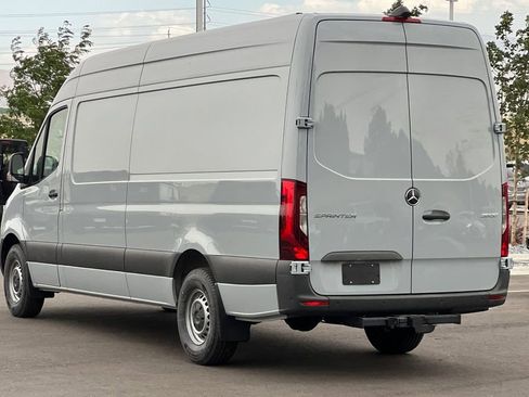 Used 2024 Mercedes-Benz Sprinter 2500 image 3