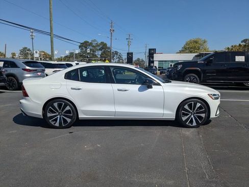Used 2022 Volvo S60 B5 Momentum image 4