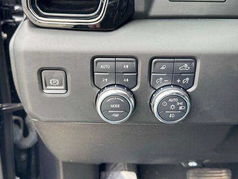 Used 2023 GMC Sierra 1500 AT4 image 27