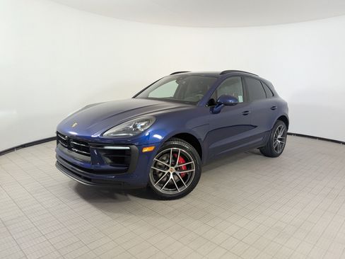 Certified 2024 Porsche Macan S AWD/4WD image 1