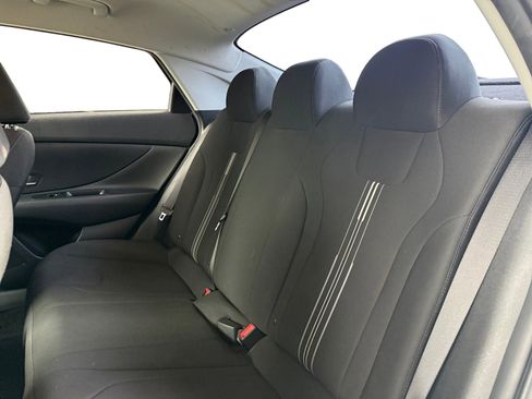 Used 2022 Hyundai Elantra Blue image 11