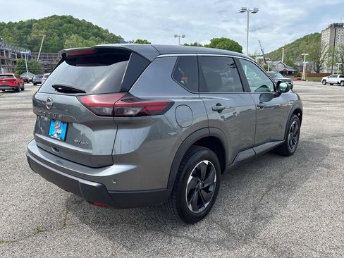 Used 2024 Nissan Rogue SV AWD/4WD image 5