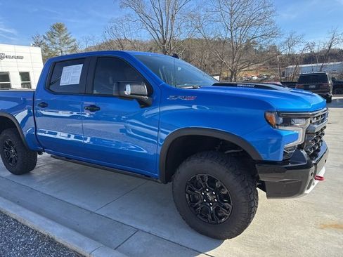 Used 2025 Chevrolet Silverado 1500 ZR2 w/ Technology Package image 2