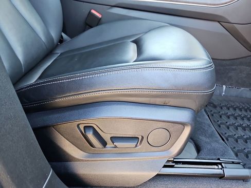 Used 2022 Audi Q8 Premium w/ Convenience Package image 24