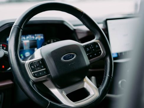 Used 2023 Ford Expedition Limited image 19