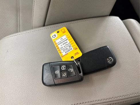 Used 2018 Volkswagen Passat 2.0T SE FWD image 38