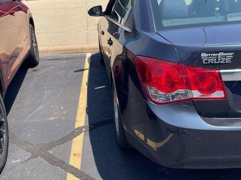 Used 2016 Chevrolet Cruze LT FWD image 2