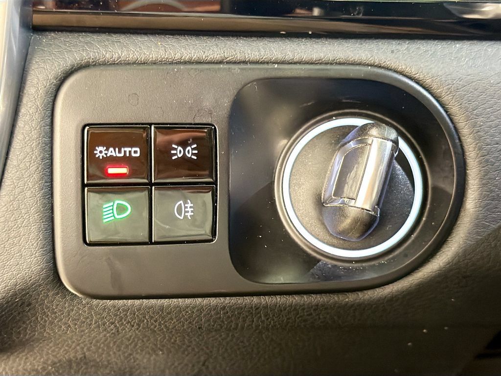 Certified 2020 Porsche Cayenne AWD/4WD image 11