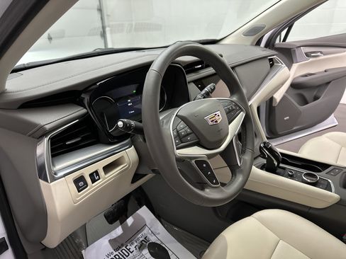 Used 2025 Cadillac XT5 Premium Luxury image 18