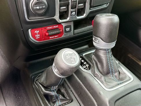 Used 2022 Jeep Wrangler Unlimited Rubicon 4xe w/ Safety Group AWD/4WD image 15