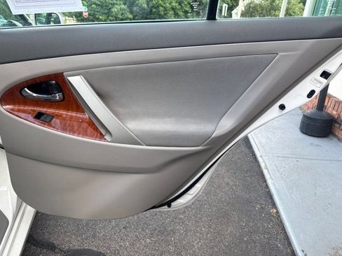 Used 2009 Toyota Camry XLE FWD image 19