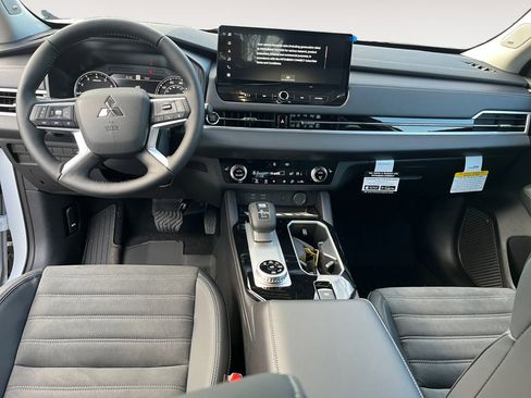 New 2026 Mitsubishi Outlander Trail Edition AWD/4WD image 10