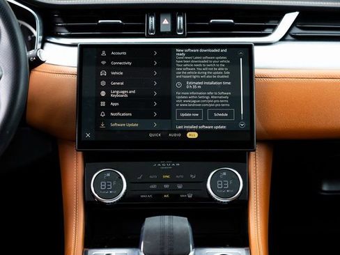 Used 2023 Jaguar F-PACE R-Dynamic S image 21